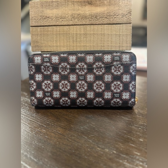 Kate Spade Black and Gray Patterned Wallet - Picture 2 of 9